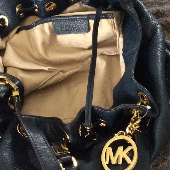 Michael kors navy blue leather pocketbook - Picture 6 of 8
